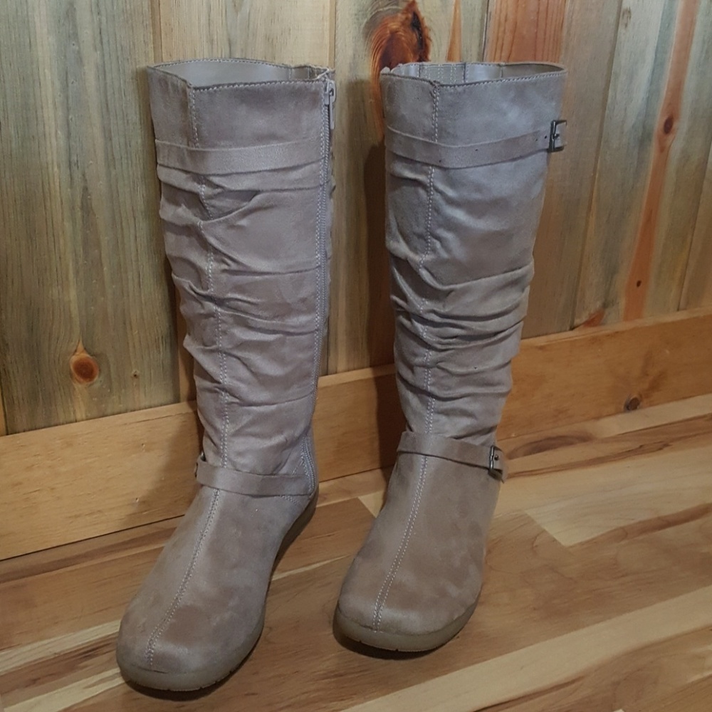 ELLEMENNO tan suede boots size 7
